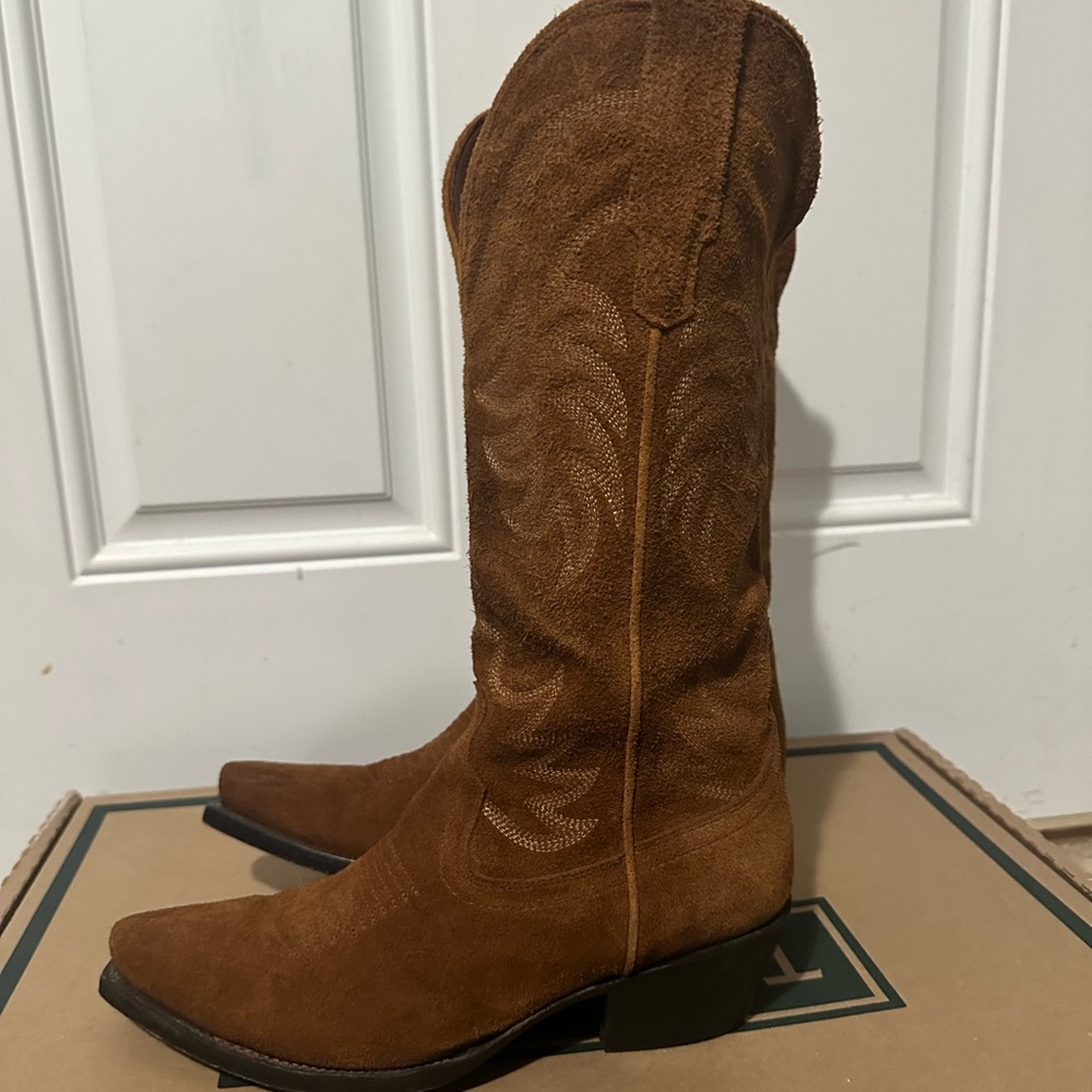 Tecovas Annie in Sienna Suede - Picture 13 of 16
